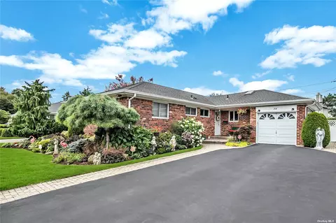 74 Victor St, Plainview, NY 11803