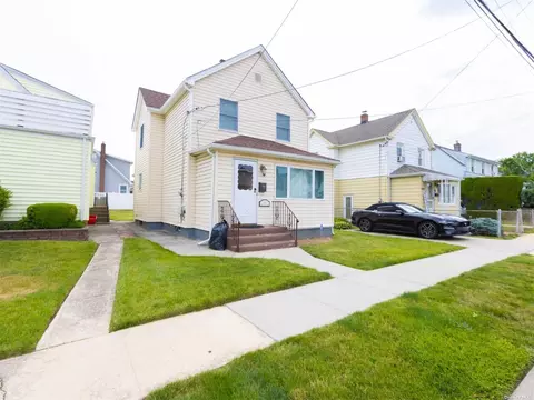 286 Seidman Pl, Franklin Square, NY 11010