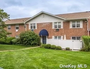 460 Old Town Rd #15G, Port Jefferson Station, NY 11776