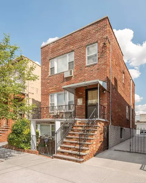 25-53 43rd St, Astoria, NY 11103