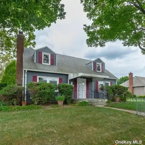101 Lawrence St, New Hyde Park, NY 11040