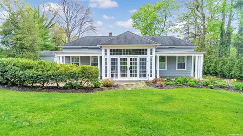 11 Wincoma Dr, Huntington Bay, NY 11743