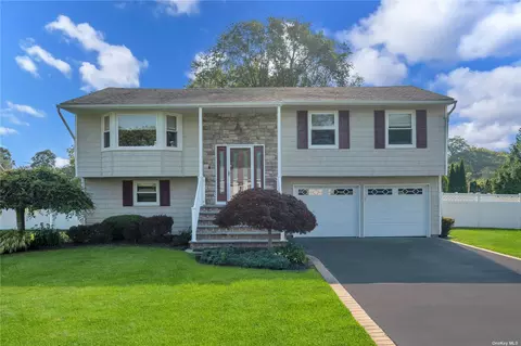 1607 Washington Ave, Bohemia, NY 11716