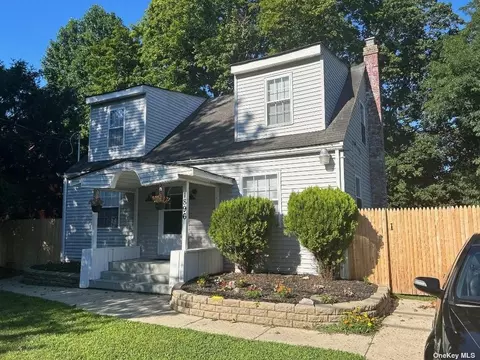 1896 Peck Ave, Bay Shore, NY 11706