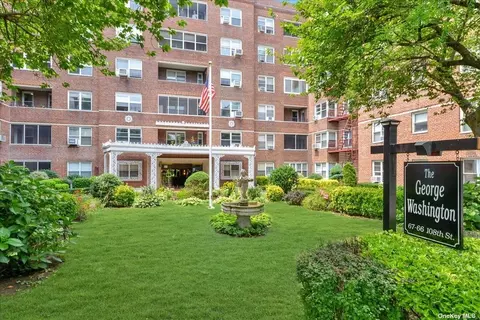 67-66 108th St #A37, Forest Hills, NY 11375
