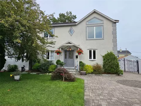 79 N Fordham Rd, Hicksville, NY 11801