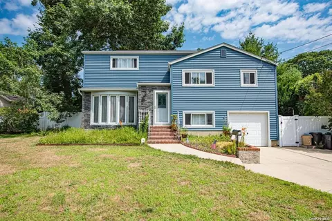 21 Duffin Ave, West Islip, NY 11795