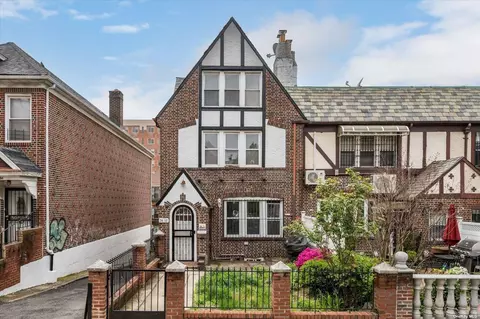 34-52 72nd St, Jackson Heights, NY 11372