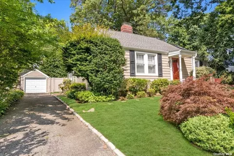 1400 Little Whaleneck Rd, Merrick, NY 11566
