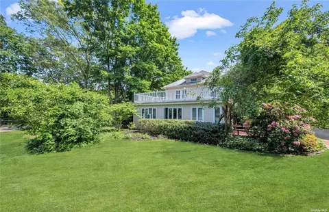32 Wells Rd, Greenlawn, NY 11740