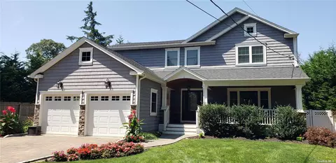 44 Paulanna Ave, Bayport, NY 11705