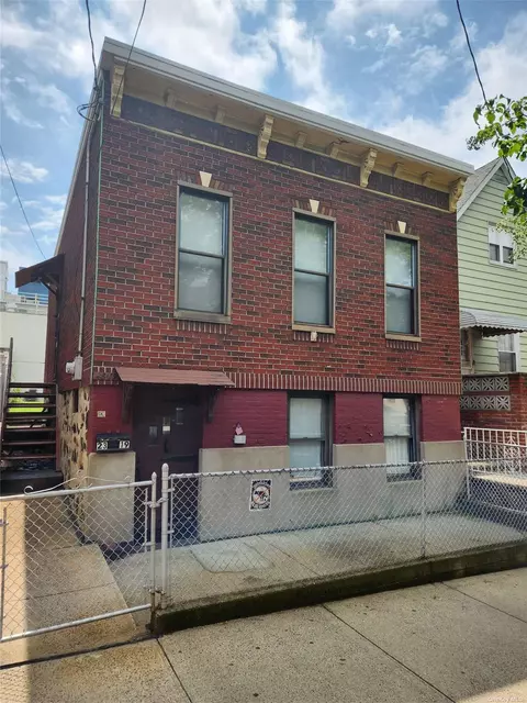 23-19 29th St, Astoria, NY 11105
