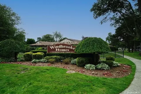 113 Feller Dr #113, Central Islip, NY 11722