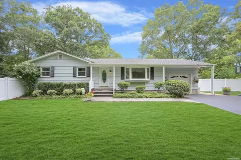 22 Danbury Ave, Patchogue, NY 11772