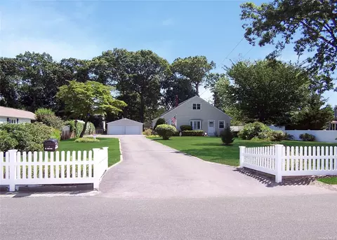 15 Wood Rd, Centereach, NY 11720