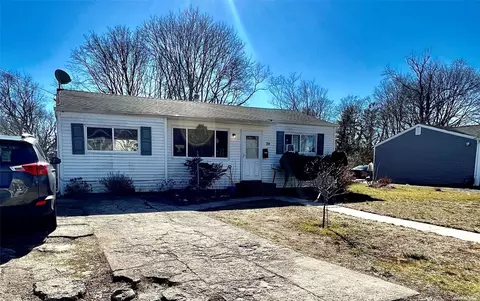 20 20th Ave, Bay Shore, NY 11706