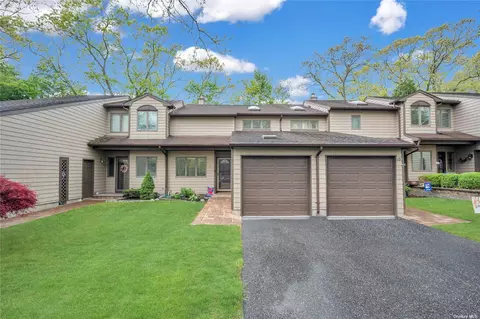 31 Jeremy Cir #31, Nesconset, NY 11767