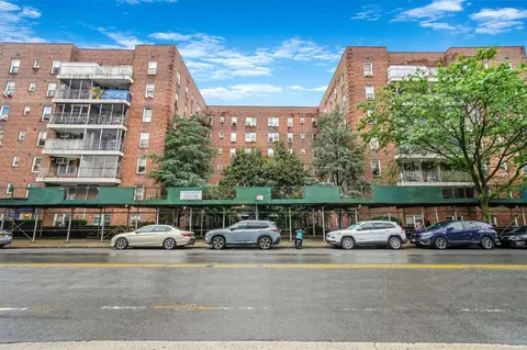 62-59 108th St #5F, Forest Hills, NY 11375