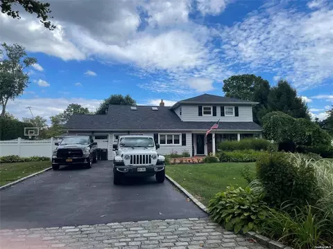12 Teresa Ln, East Northport, NY 11731