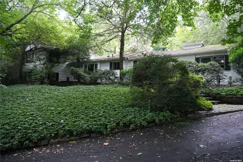 14 Cowpath, Brookville, NY 11545