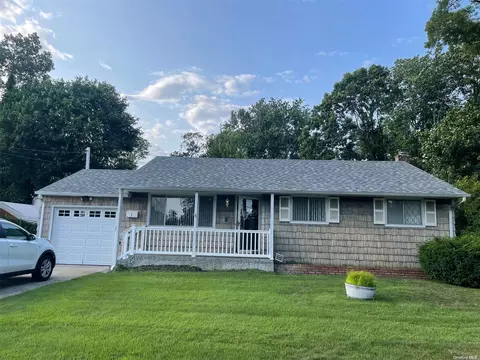 7 Cleveland St, Islip Terrace, NY 11752
