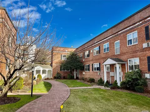 51 Lincoln Ave #A21, Rockville Centre, NY 11570