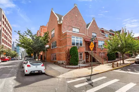 24 Renaissance Ct #24B, Brooklyn, NY 11206