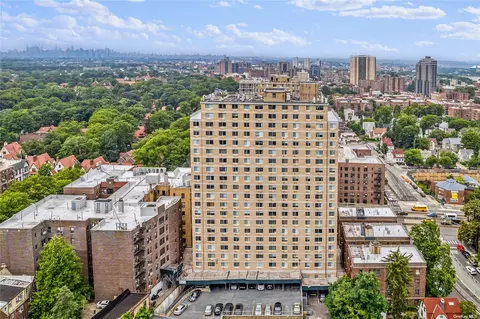 118-18 Union Tpke #5C, Kew Gardens, NY 11415