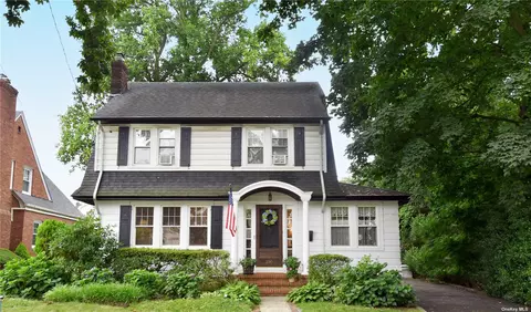 290 Crocus Ave, Floral Park, NY 11001