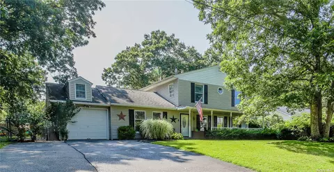 84 Lambert Ave, Mastic, NY 11950
