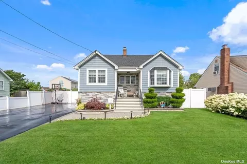 749 Sunrise Ave, Bellmore, NY 11710