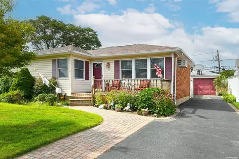 3613 Marjorie Ln, Seaford, NY 11783
