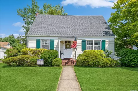 535 Georgia St, South Hempstead, NY 11550