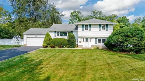 4 Cason Dr, Commack, NY 11725