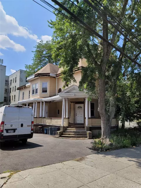 684 E 226th St, Bronx, NY 10466