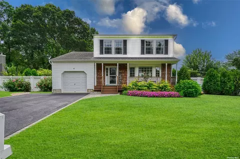 42 Brentwood Ave, Farmingville, NY 11738