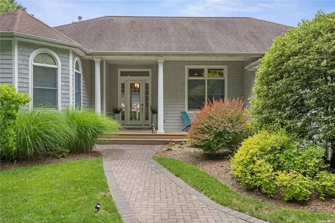 147 Chardonnay Dr, East Quogue, NY 11942