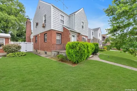 58-11 212 St, Bayside, NY 11364