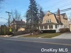 35-31 221st St, Flushing, NY 11361