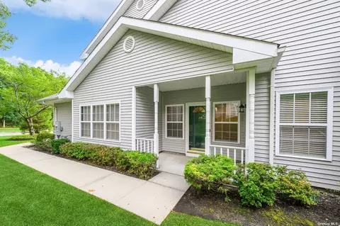 56 Willow Wood Dr #56, East Setauket, NY 11733