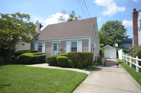 552 Paff Ave, Uniondale, NY 11553