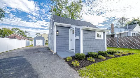 9 Tillie St, Bay Shore, NY 11706