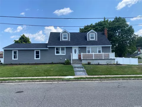 150 West Ave, Hicksville, NY 11801