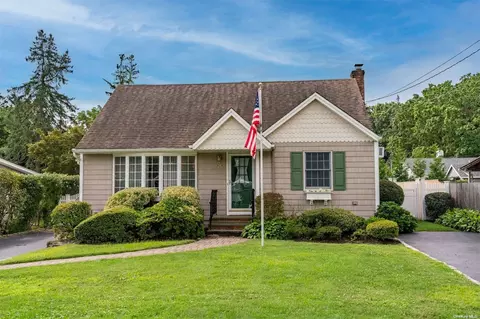 56 Weston St, Huntington Station, NY 11746