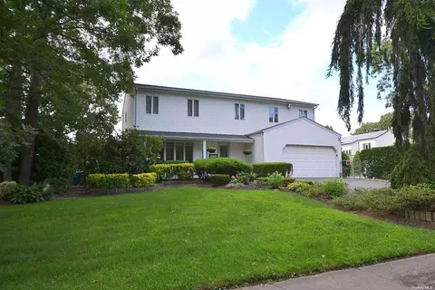 1 Tall Pines Ln, Nesconset, NY 11767
