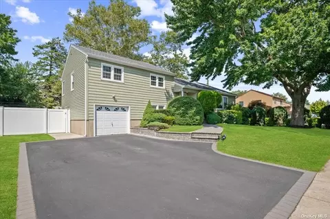 90 Ketcham Rd, Hicksville, NY 11801