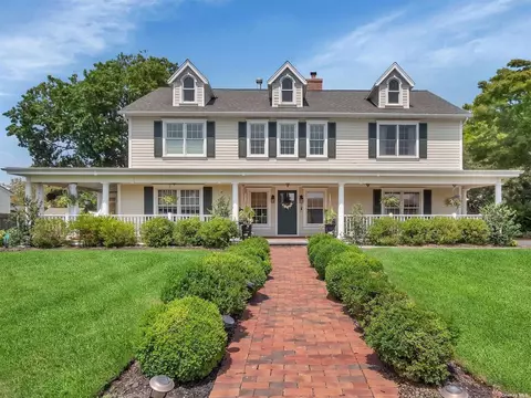 7 Christopher Ct, Babylon, NY 11702