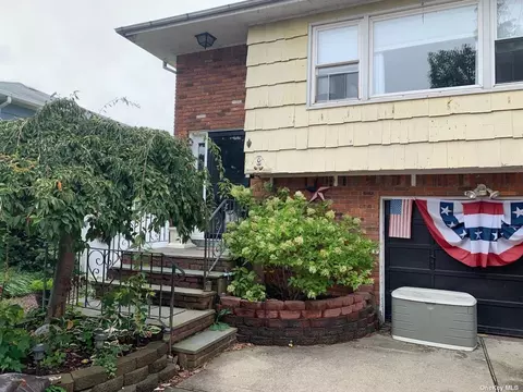 6 15th St, Bayville, NY 11709