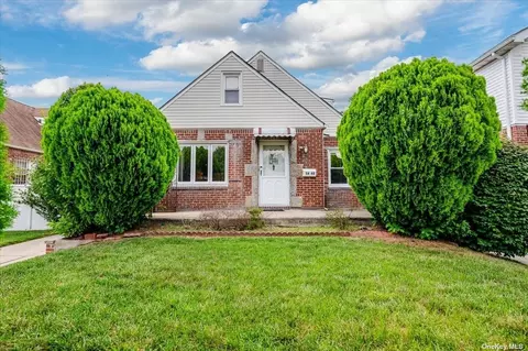 56-48 201st St, Bayside, NY 11364