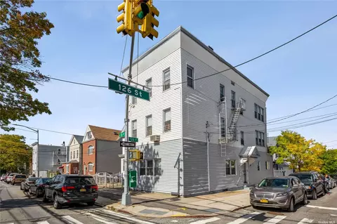 18-48 126th St, College Point, NY 11356